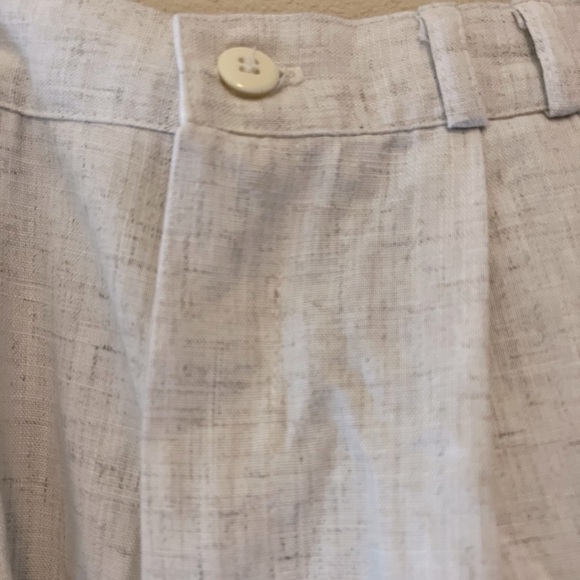 Jaclyn Smith, Khaki Linen Pants, Size 6 - Picture 3 of 5